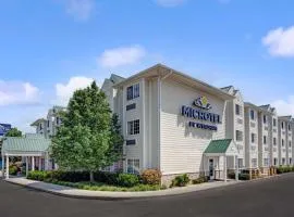 Microtel Inn & Suites by Wyndham Indianapolis Airport, hotel sa Indianapolis