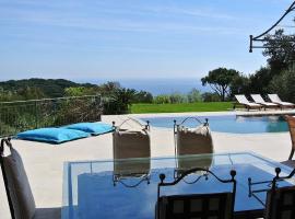 Fotos de Hotel: 5 BDR Villa With Panoramic Sea Views