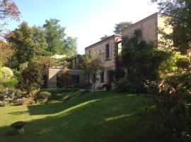 Foto di Hotel: Le Bois fleuri de Larchant