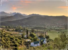 Berluda Farmhouse and Cottages, hotel in Oudtshoorn