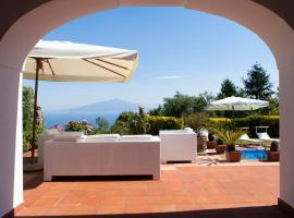 Hotel Photo: Sorrento Villa Sleeps 10 Pool Air Con WiFi