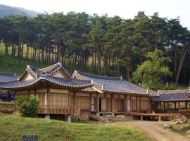 होटल की एक तस्वीर: Korean Traditional House - Chungnokdang