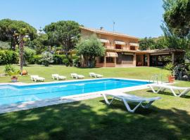 Hotel Photo: Sant Andreu de Llavaneres Villa Sleeps 9 Pool WiFi