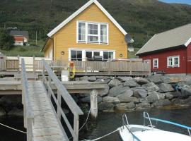 Hotel Photo: Gjerdsvika Villa Sleeps 8 WiFi