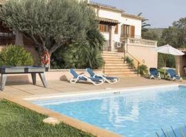 Foto di Hotel: Pollenca Villa Sleeps 8 WiFi