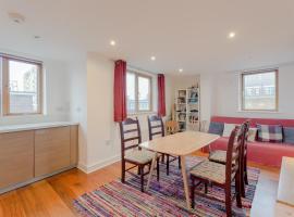 A picture of the hotel: 2 Bedroom Bethnal Green Apartment
