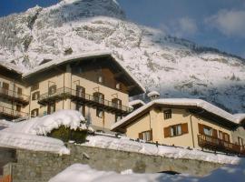 Hotel Ottoz Meublé, hotel in Courmayeur