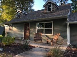 Фотография гостиницы: NEWLY REMODELED Adorably Quaint Home in Quiet Fort Wayne Neighborhood