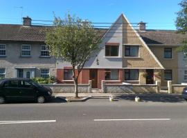 Hotel Foto: House in the heart ❤ of Tralee with parking space