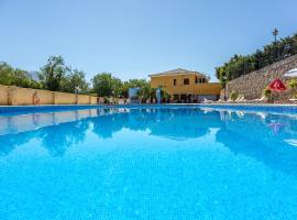 Camping Rural Presa La Viñuela, hotel in Viñuela