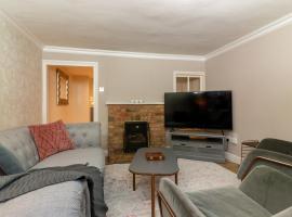 A picture of the hotel: The Haslingfield Retreat - Charming 2BDR Cottage with Garden