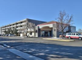 होटल की एक तस्वीर: Ramada by Wyndham Albuquerque Midtown