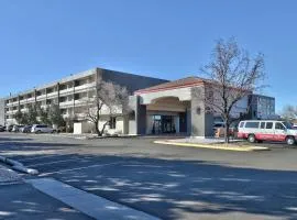 Ramada by Wyndham Albuquerque Midtown, hotel in Albuquerque