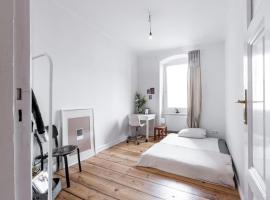 Hotel Foto: An oasis in the heart of the city room in Gräfekiez!