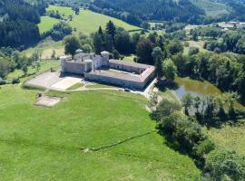 호텔 사진: Gîte du Château de Fougères en Beaujolais