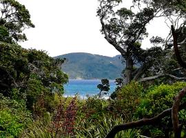 Mulberry Grove Retreat, hotel v destinaci Tryphena