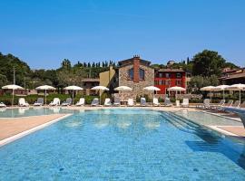 Zdjęcie hotelu: Apartments Borgo Mondragon Lazise - IGS02343-DYB