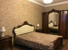 Hotel Photo: Аренда посуточно квартиры на ул.Михаила Грушевского,6