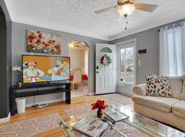 รูปภาพของโรงแรม: Super Cute & Cool Home in Ferndale, MI