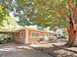 호텔 사진: Charming And Central Tampa Home Home