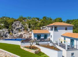 Фотография гостиницы: Mrcevo Villa Sleeps 8 Pool Air Con WiFi