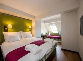 Three Corners Hotel Art