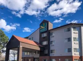 Quality Inn & Suites Denver International Airport, hotel v mestu Denver