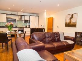 Hotel Foto: City 3 Bedroom Ensuited apartment with parking