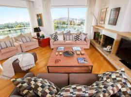Hotel fotoğraf: Athens luxurious apartment - sea view!