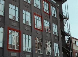 Feather Factory Hotel, hotel i Queens