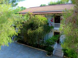 Pavlos studios, hotel en Laganas