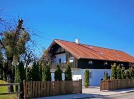 Hotel Foto: Münsing Nähe Starnberger See, schöne Ferienwohnung, Gästewohnung 125qm EG und OG KONTAKTFREI