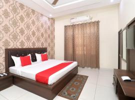 Foto di Hotel: OYO 31026 Samrat Regency