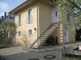 Zdjęcie hotelu: Apartment in Freiburg-Gundelfingen mit Garten