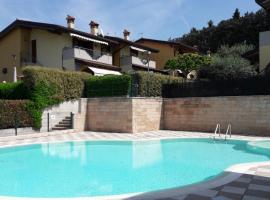 A picture of the hotel: APARTMENT L'ARCHETTO - Regarda Travel