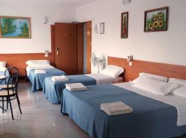 Hotel fotografie: Venice Mestre tourist accommodation, quiet room with wifi and free parking.
