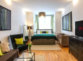 Hotel kuvat: Modern family apt. with Central Square entrance