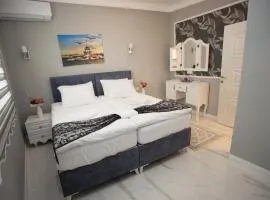 Little Palace Blue Apartment