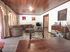 Фотографія готелю: Big Family House in Escazu