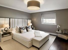 Hotel fotografie: Stunning three room en-suite flat