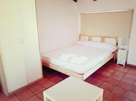 A picture of the hotel: Apartamento en calle Beneficencia