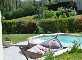 Фотография гостиницы: Maison avec piscine 8 couchages entre Annecy et Aix les bains