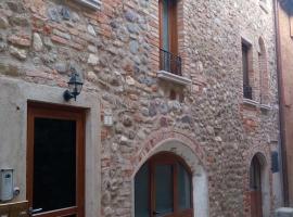 Hotel kuvat: La Grotta nel Castello Medievale, near Garda Lake