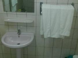 Hotel Photo: chambre double climatisée+wifi10-9