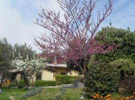 Foto di Hotel: Locazione Turistica Casa in Campagna