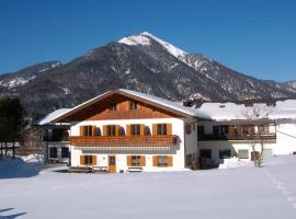 Hotel Garni Pension zur Wacht, hotel v destinaci Strobl