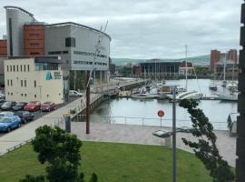 Фотография гостиницы: Luxury Waterfront Apartment Belfast City Titanic Quarter