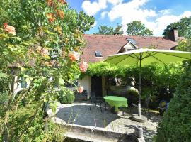 Foto di Hotel: Cosy holiday home with gazebo