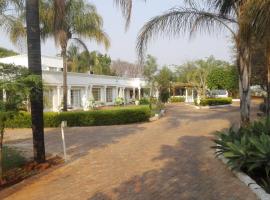 A picture of the hotel: Heatherdale Guesthouse & Shuttle Services