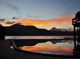 รูปภาพของโรงแรม: Casa los Pinto - Amatitlan